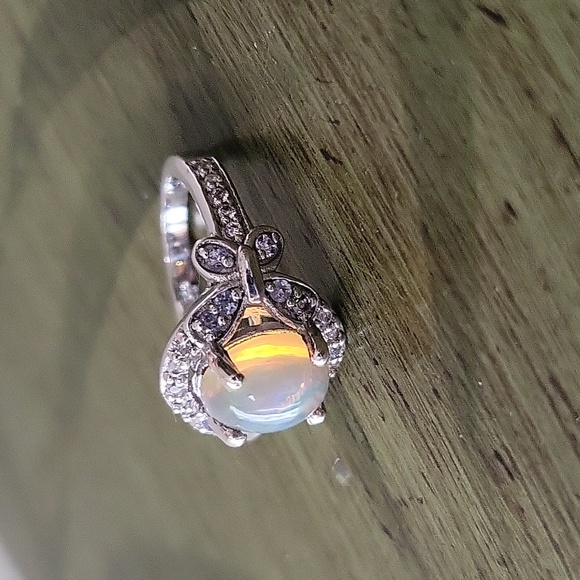 BEAUTIFUL RING - Picture 3 of 7